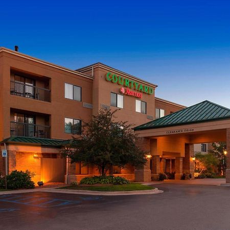 Courtyard By Marriott Traverse City Hotel Exterior foto