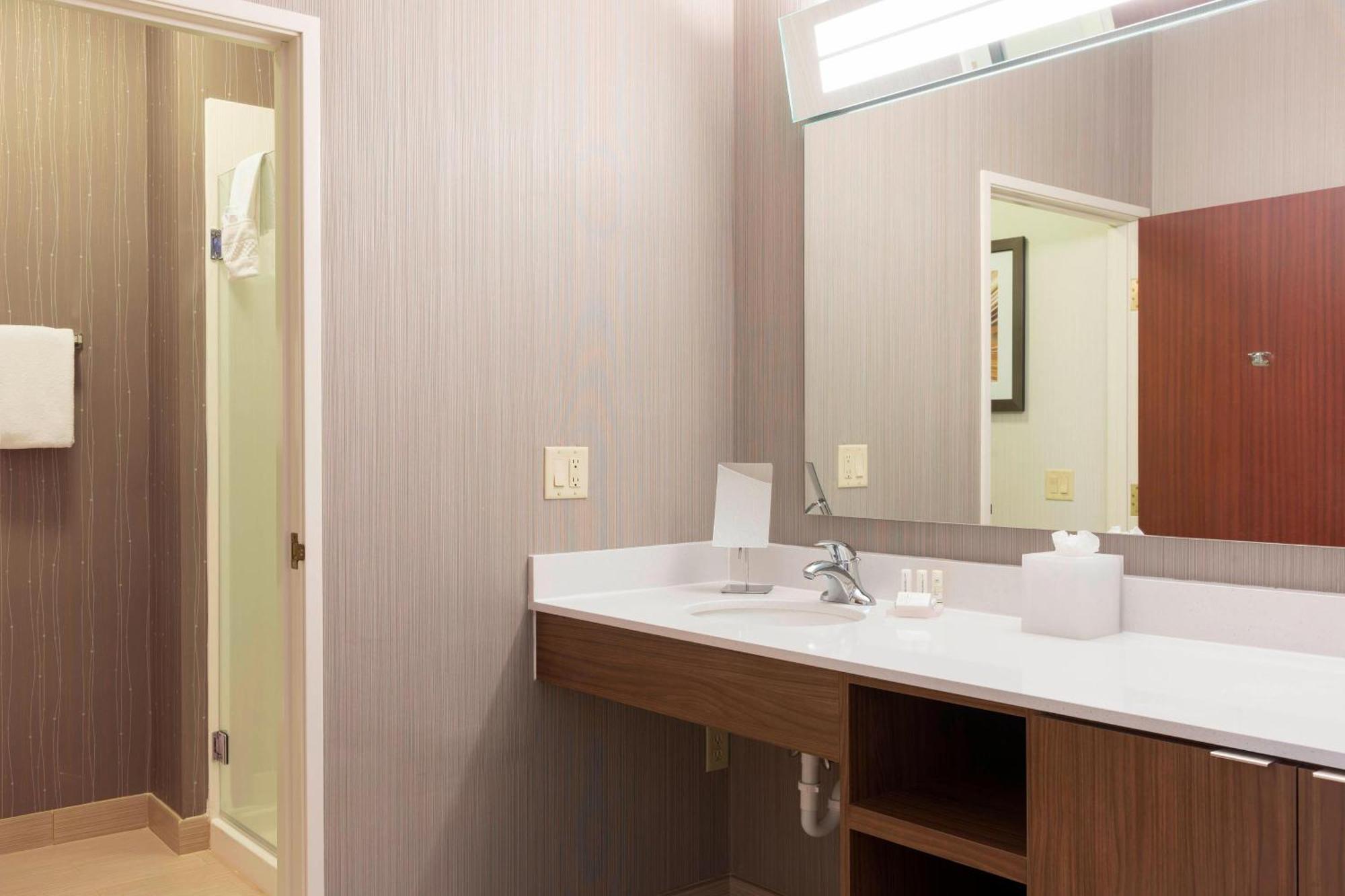 Courtyard By Marriott Traverse City Exterior foto